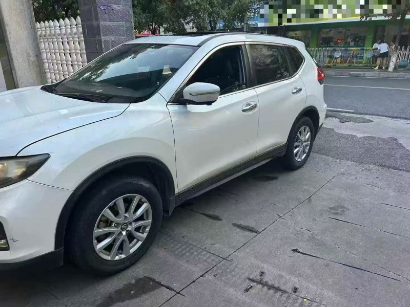 南昌17年日产奇骏5