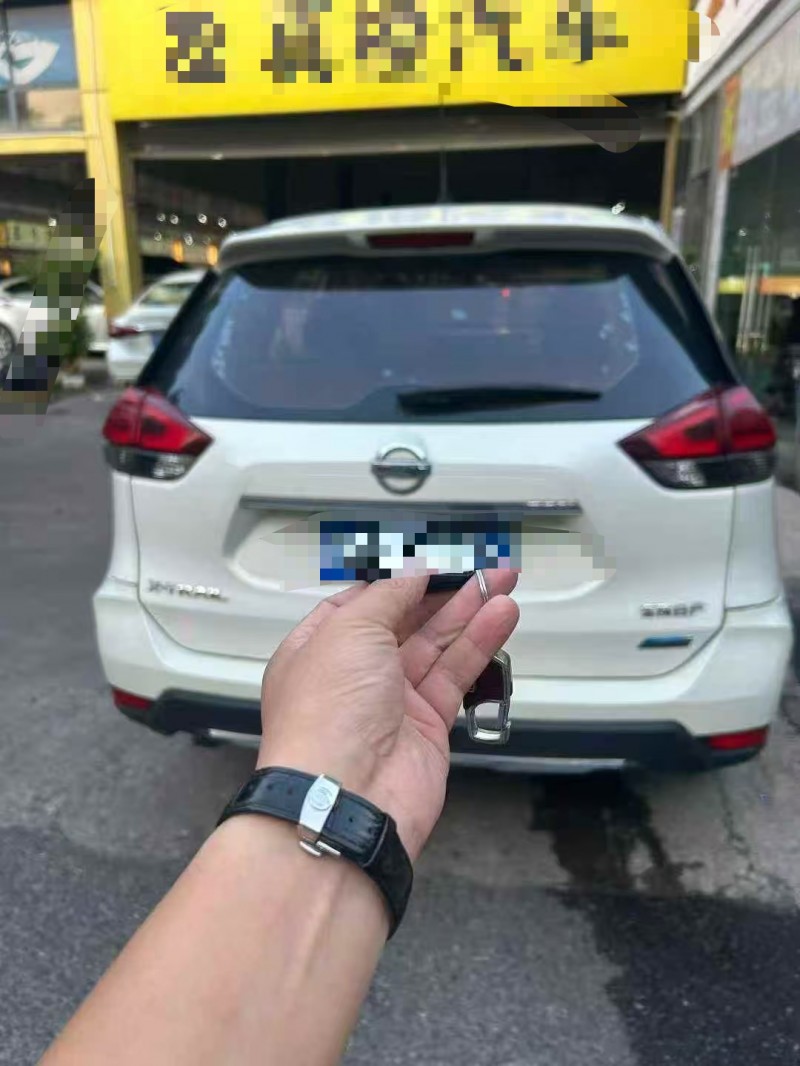 南昌17年日产奇骏7