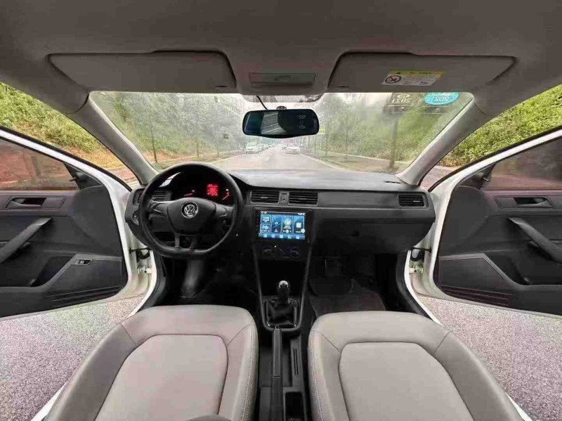 南宁18年大众桑塔纳5