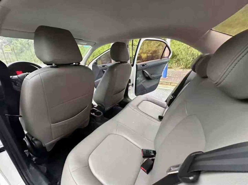 南宁18年大众桑塔纳6