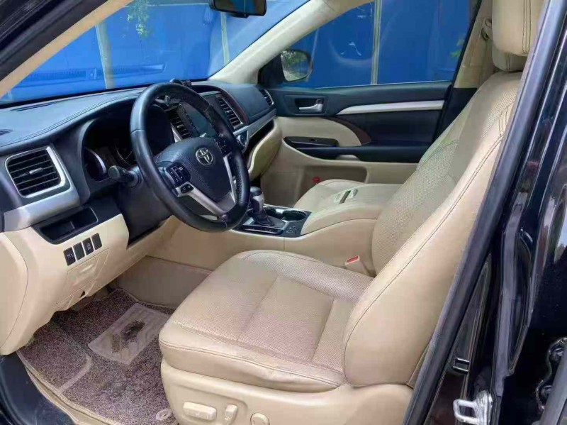 南宁17年丰田汉兰达4