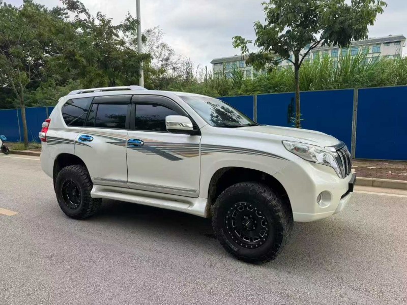 南宁16年丰田普拉多2