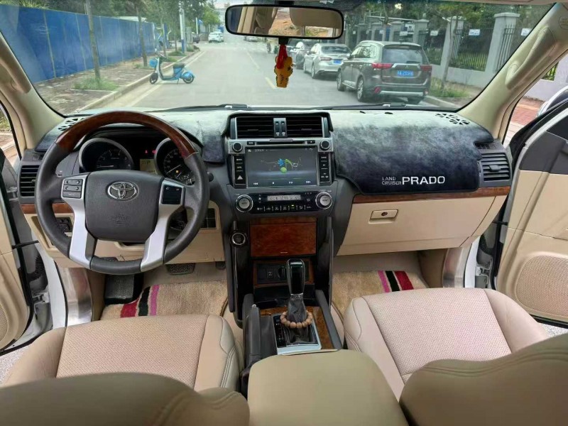 南宁16年丰田普拉多5