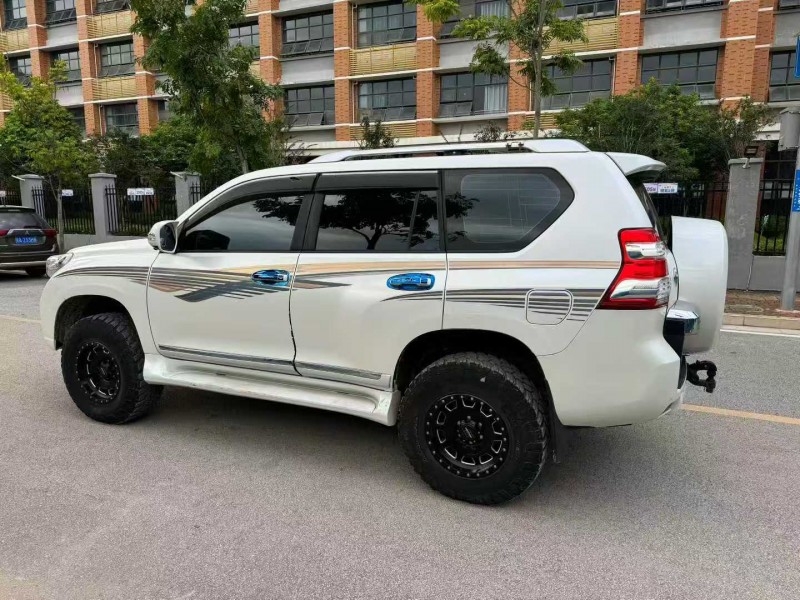 南宁16年丰田普拉多7