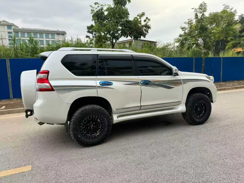 南宁16年丰田普拉多8