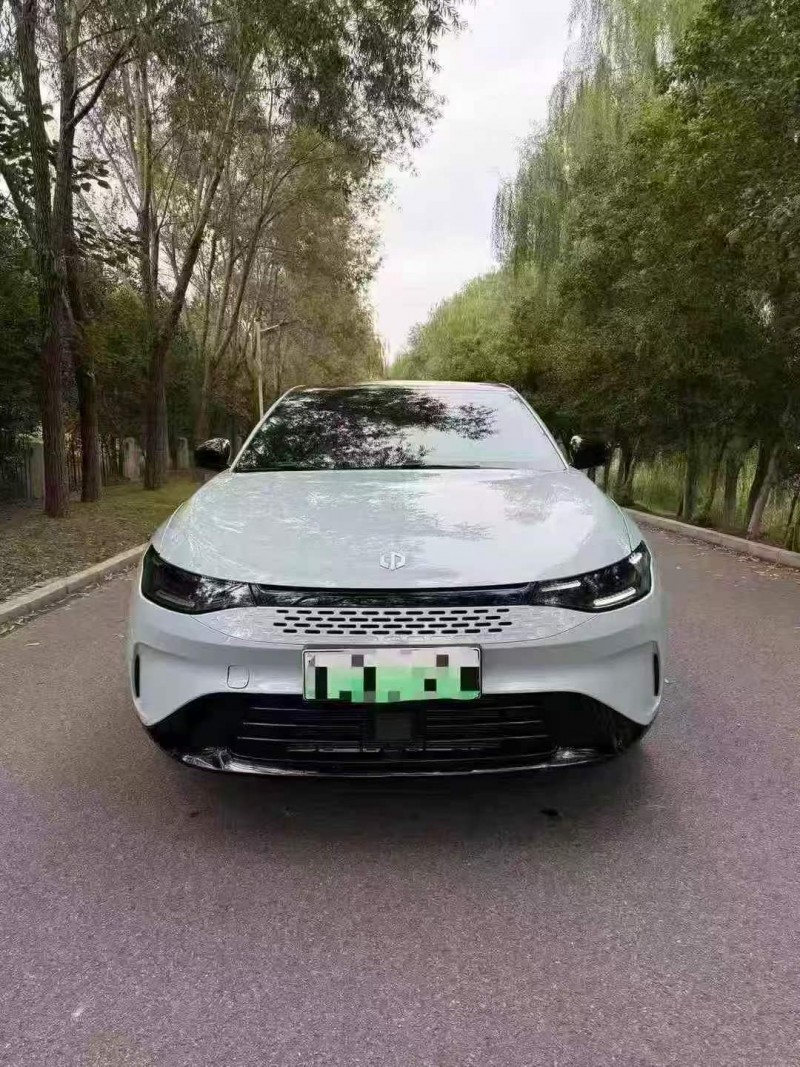 青島24年零跑汽車C011