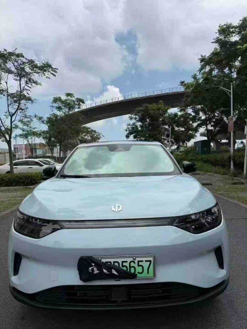 襄陽24年零跑汽車C111
