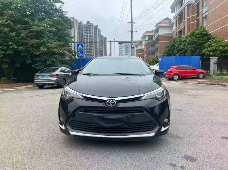 南宁18年丰田雷凌1