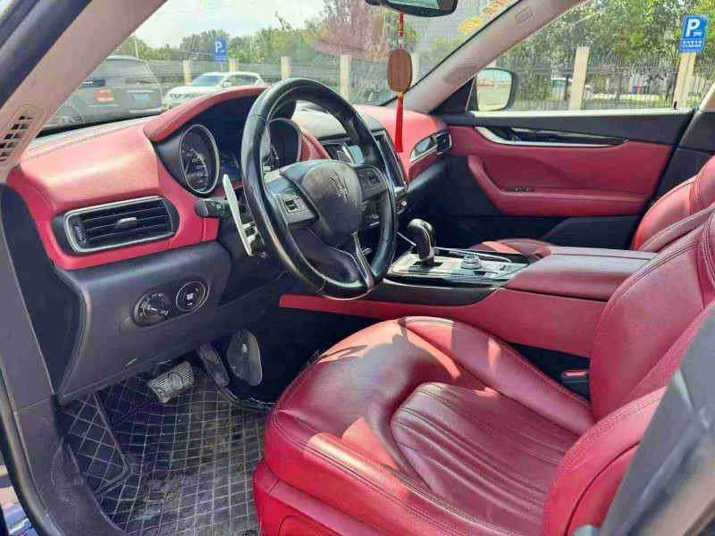 天津18年玛莎拉蒂Levante4