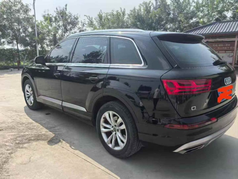 张家口17年奥迪Q78