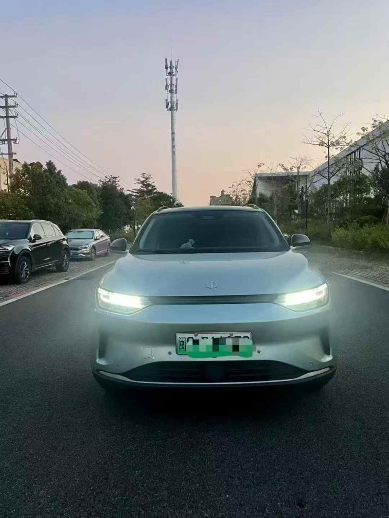 福州22年零跑汽車C111