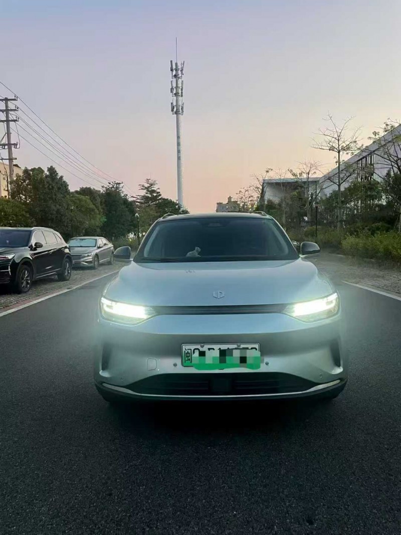 廈門22年零跑汽車C111
