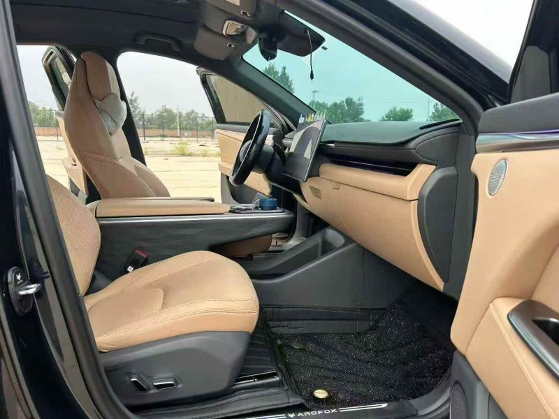 承德25年极狐汽车阿尔法4