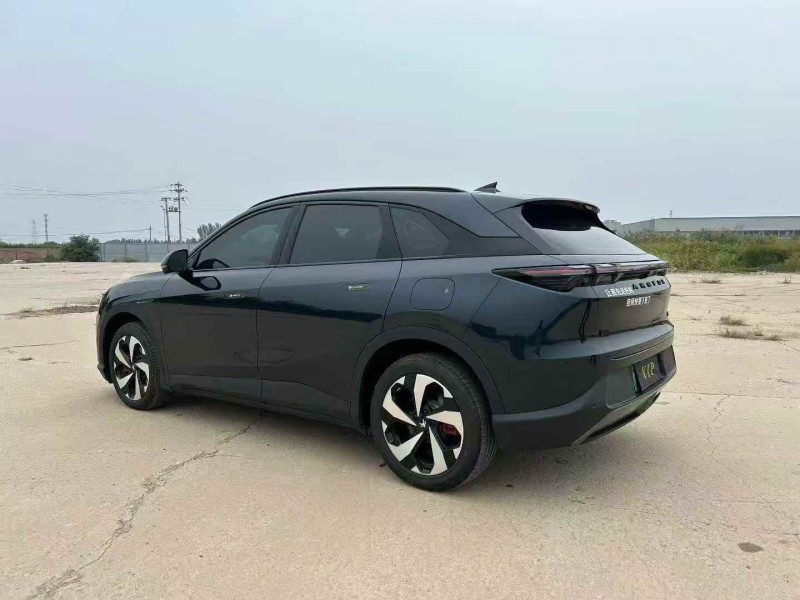 承德25年极狐汽车阿尔法8