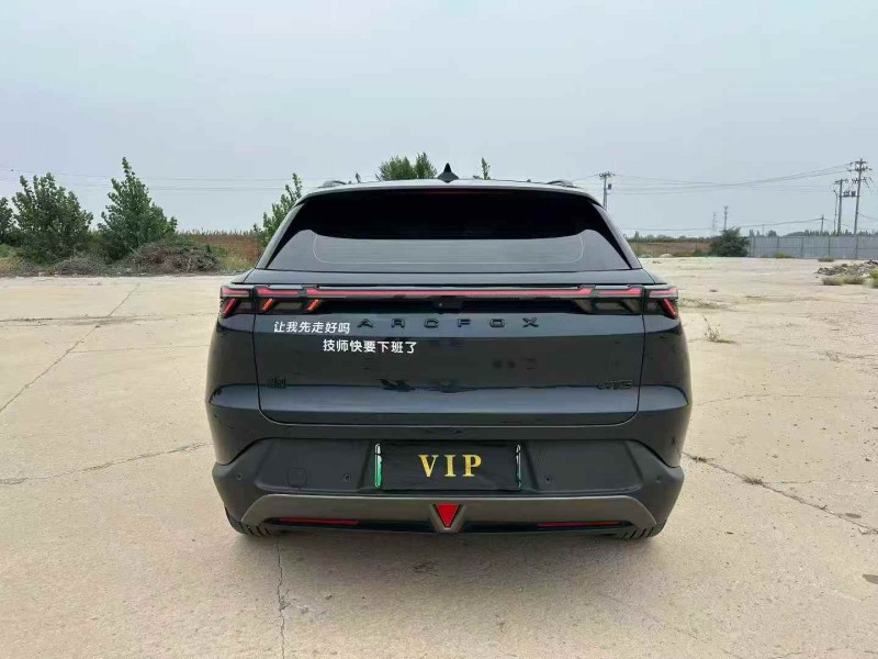 承德25年极狐汽车阿尔法9