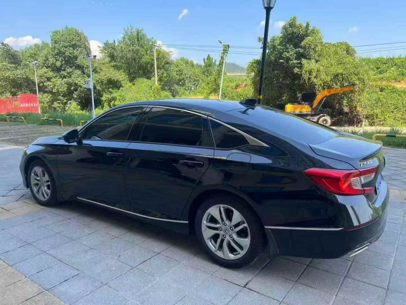 鹰潭18年本田雅阁8