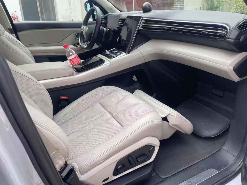 济宁19年蔚来ES84