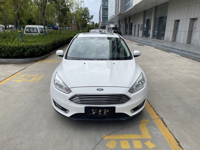 济宁17年福特福克斯1