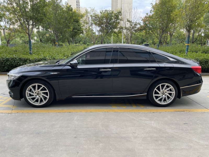 济宁21年本田雅阁8