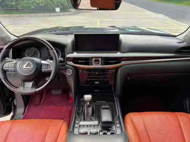 昆明18年雷克萨斯LX4