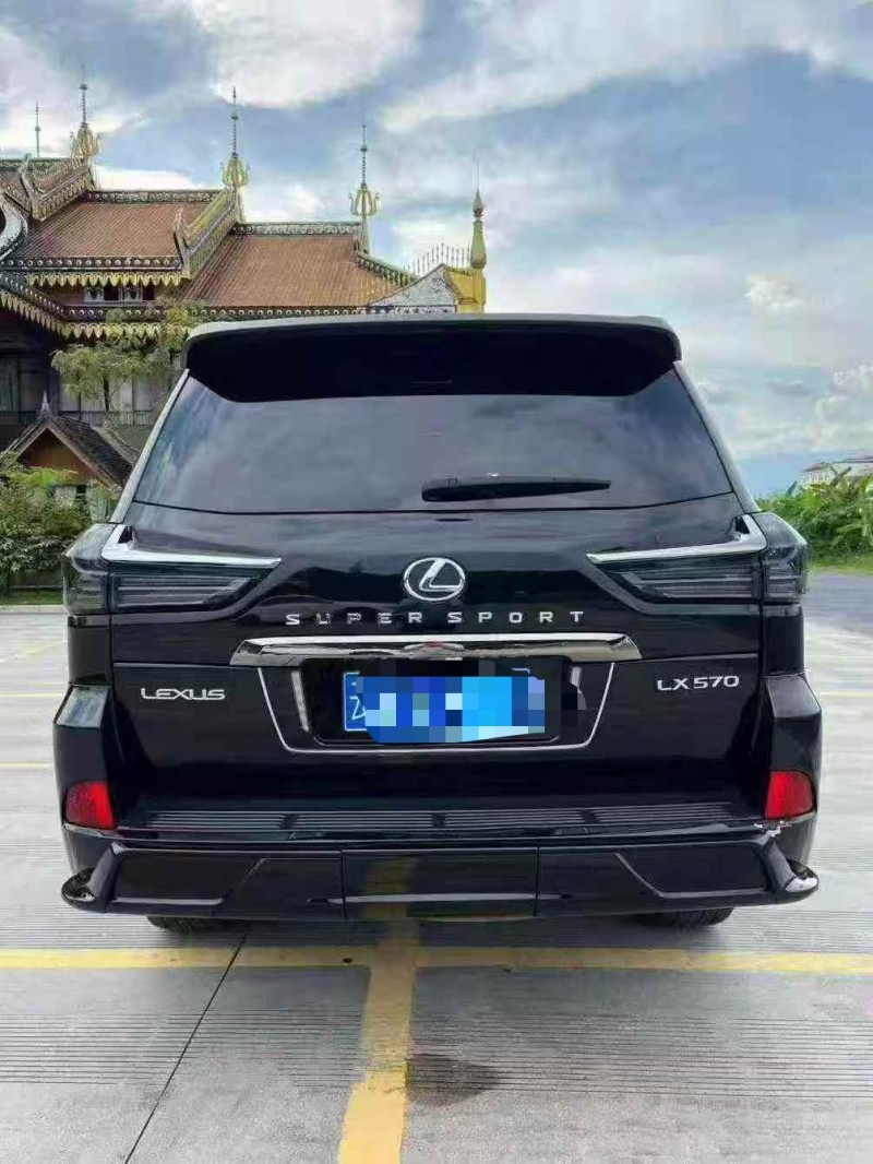 昆明18年雷克萨斯LX9