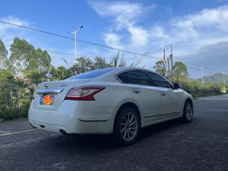 肇庆13年日产天籁9