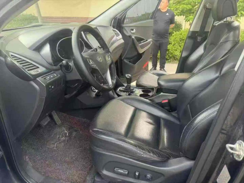 徐州13年现代全新胜达4