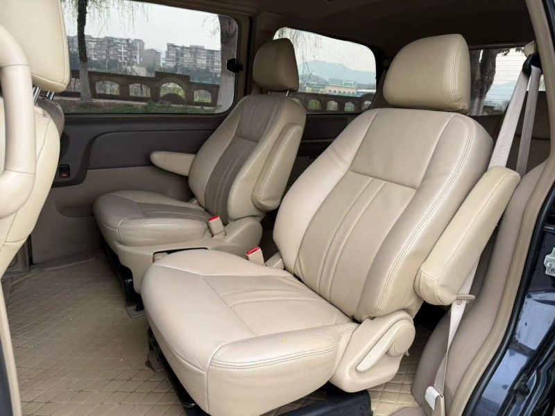 成都16年别克GL82