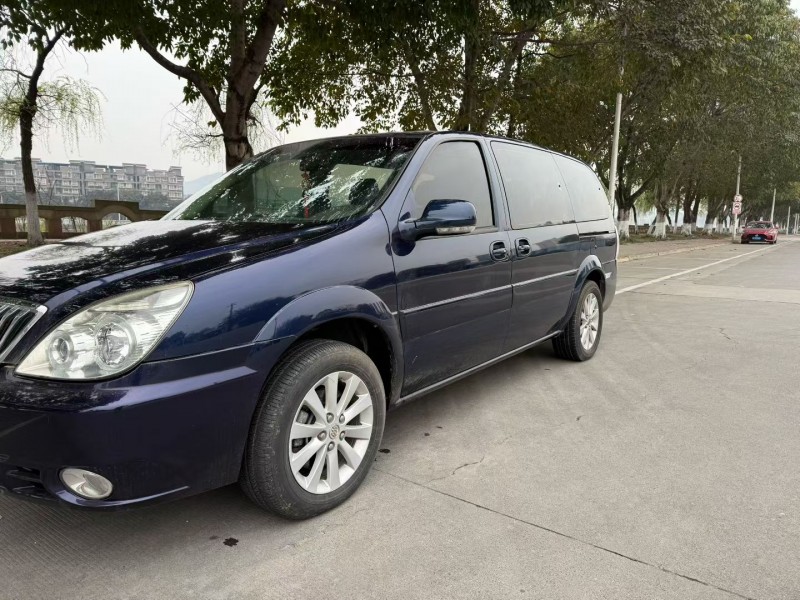 成都16年别克GL85