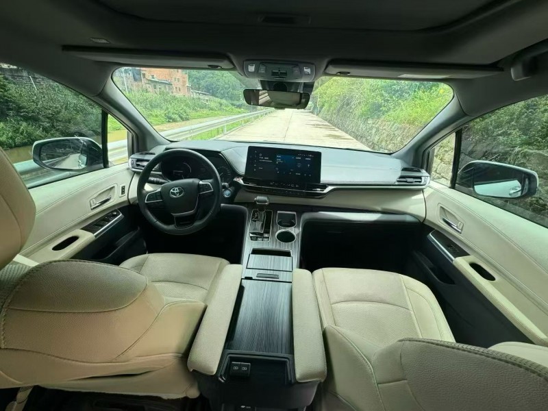 成都23年丰田格瑞维亚2