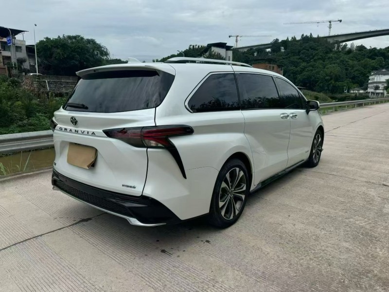 成都23年丰田格瑞维亚4