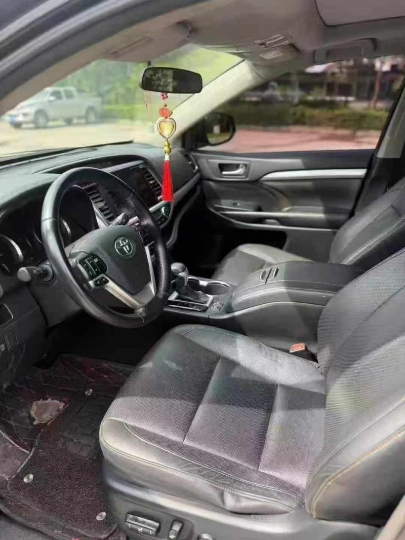 钦州16年丰田汉兰达5
