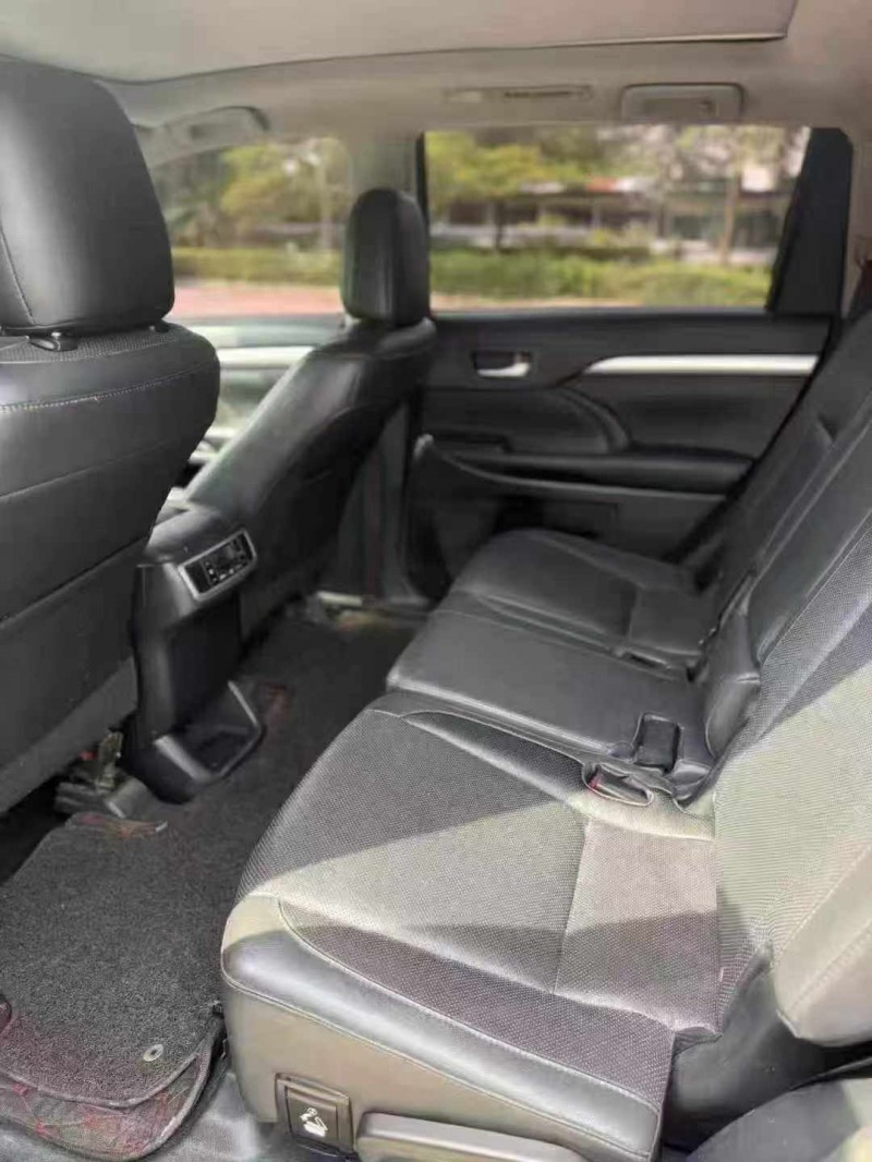 钦州16年丰田汉兰达6