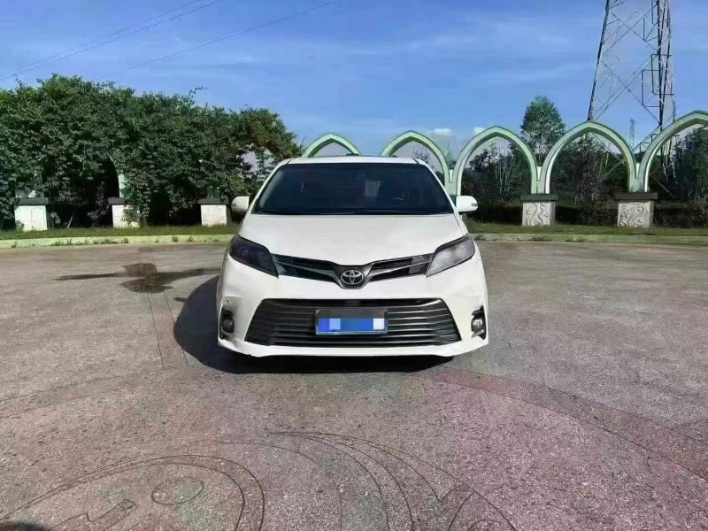 钦州16年丰田塞纳1