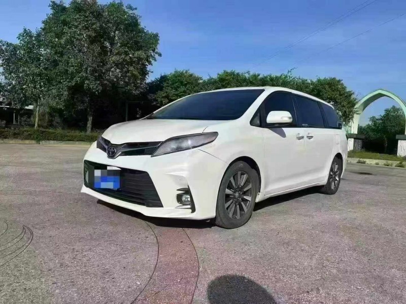 钦州16年丰田塞纳3