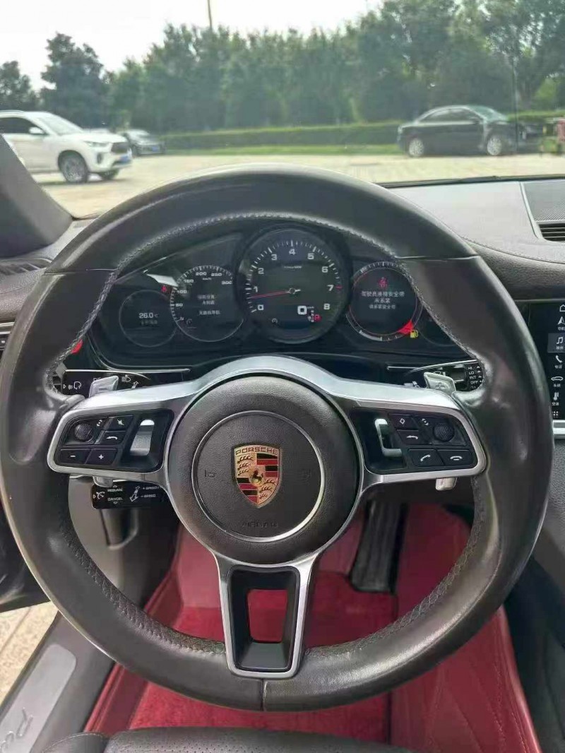 荆州17年保时捷帕拉梅拉5