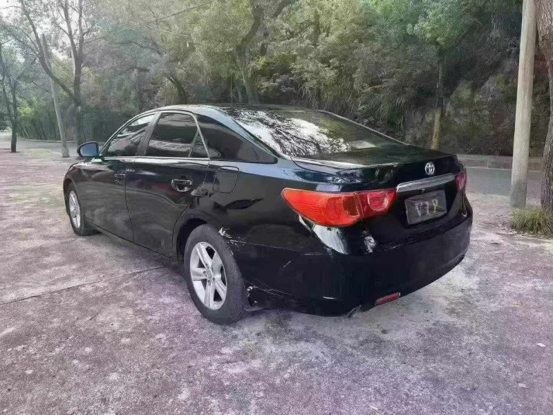 常德11年丰田锐志8