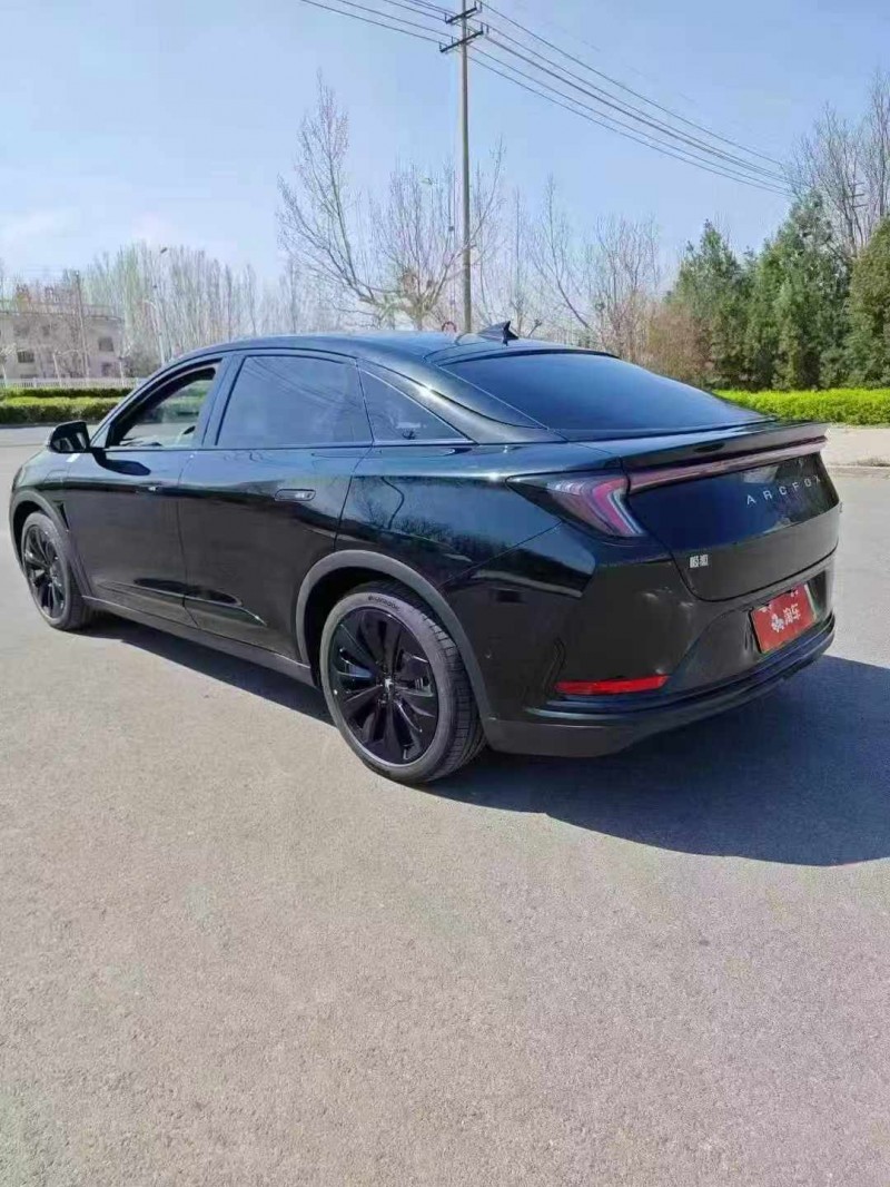 金华23年极狐汽车阿尔法8