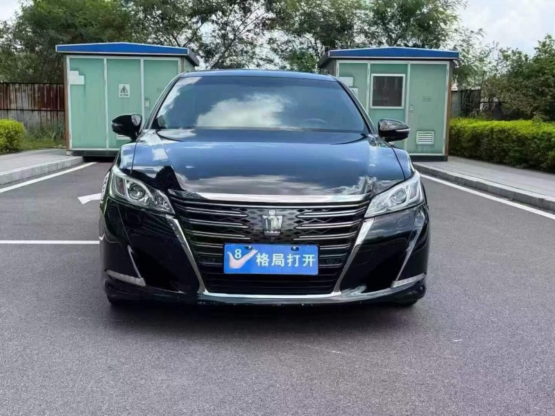 东莞18年丰田皇冠1