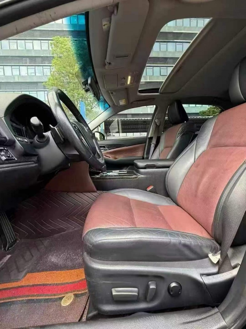 东莞18年丰田皇冠4