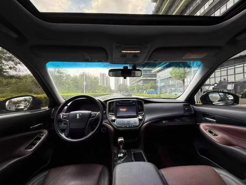 东莞18年丰田皇冠5