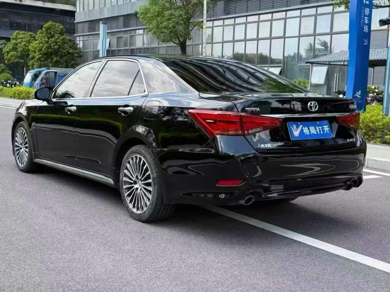 东莞18年丰田皇冠8