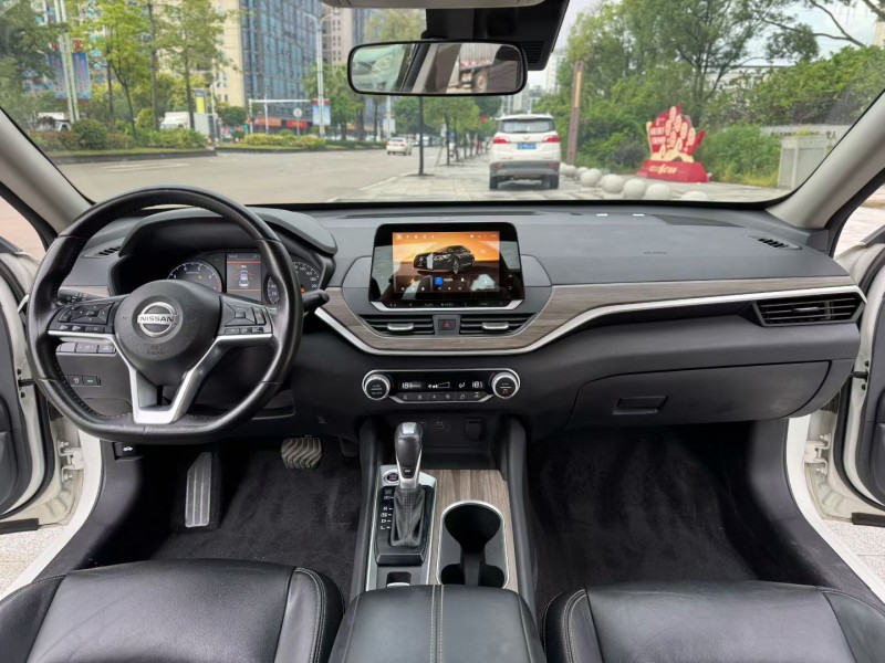 阳江21年日产天籁4