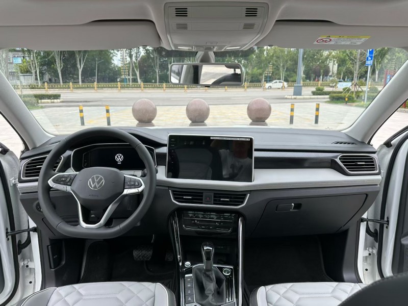 枣庄25年大众探岳6