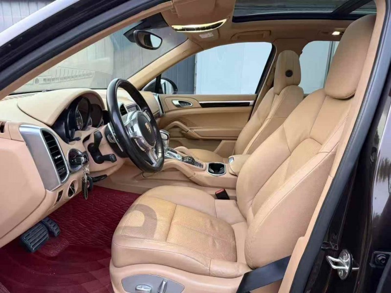 潍坊16年保时捷卡宴5