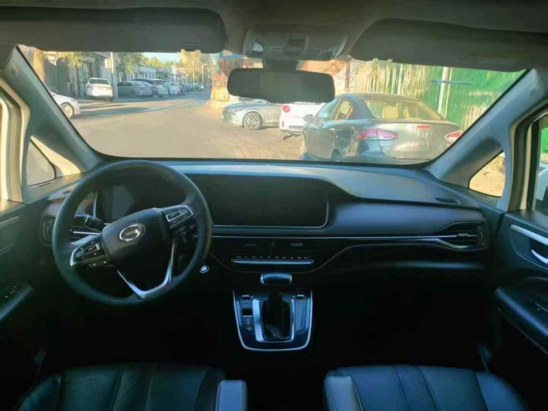 巴彦淖尔19年传祺M64