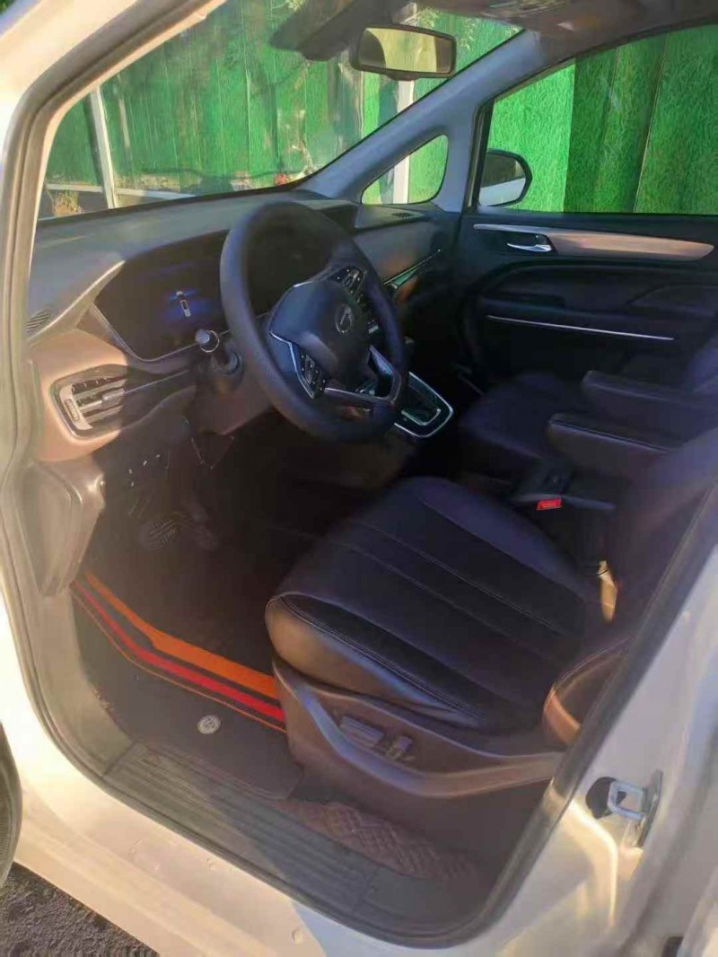 巴彦淖尔19年传祺M65