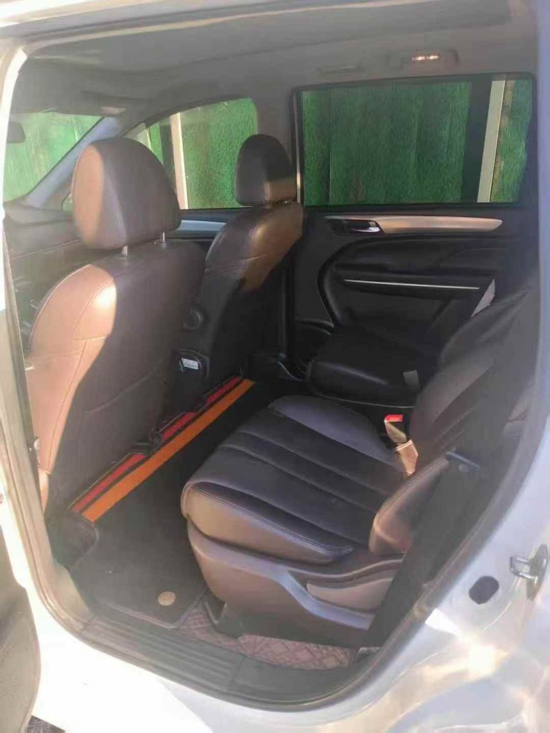 巴彦淖尔19年传祺M66