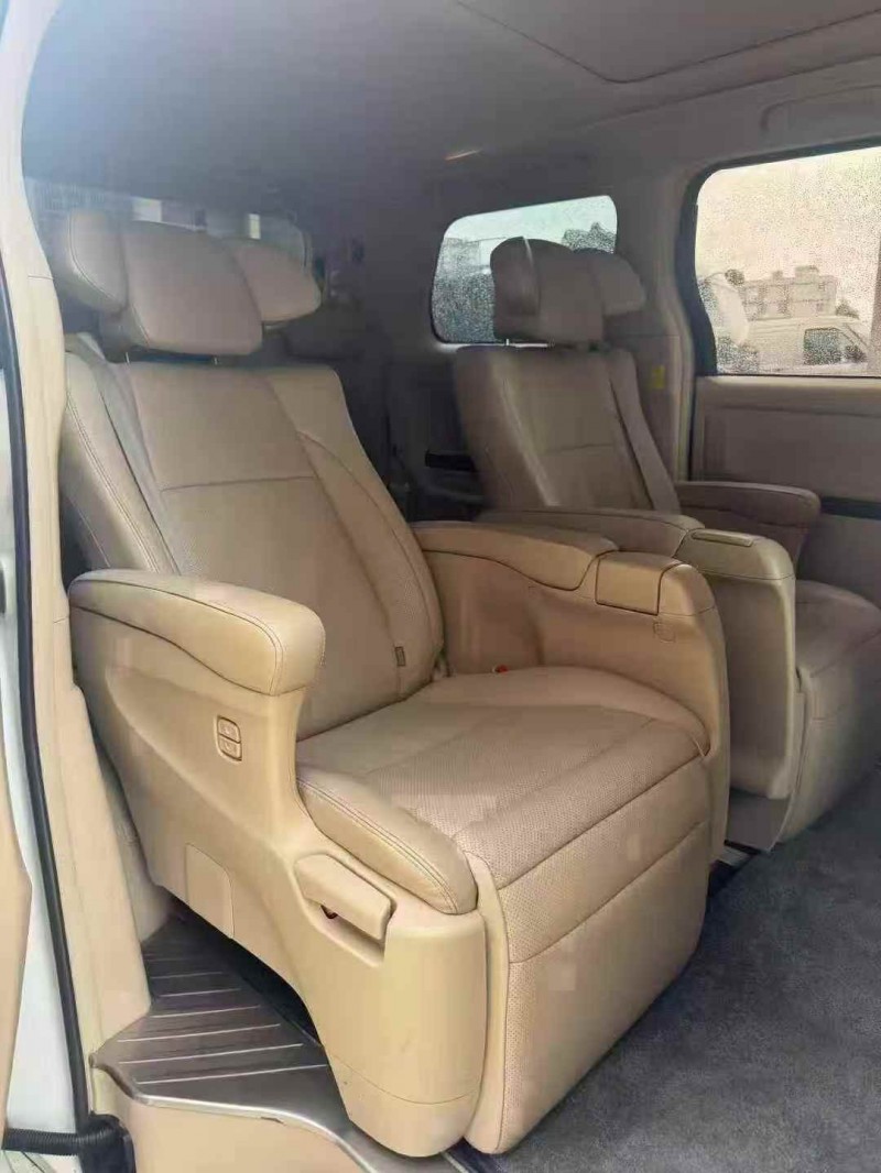 桂林15年丰田埃尔法8