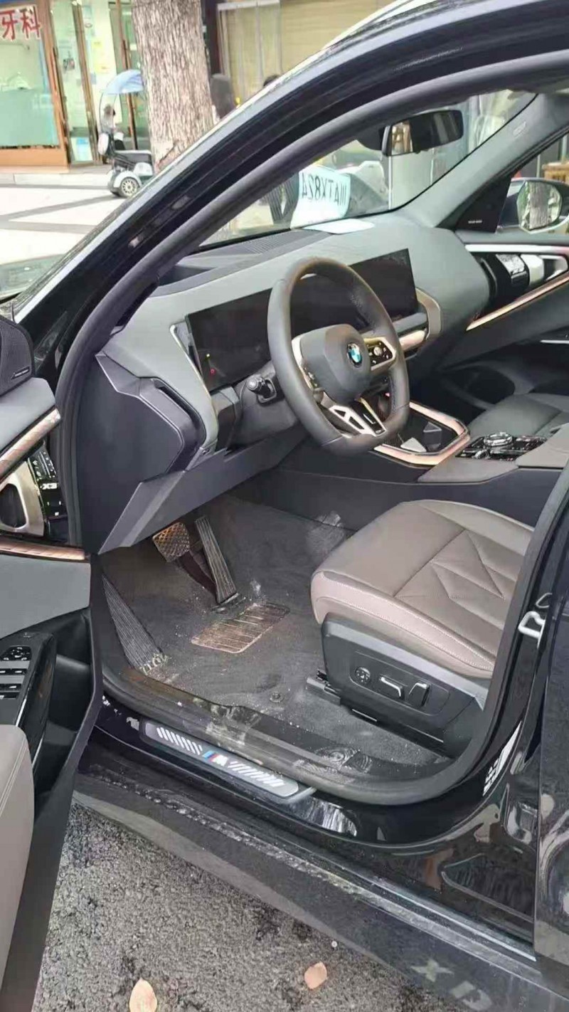 成都25年宝马X33